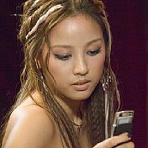 三个老头玩一个老太的背景故事
